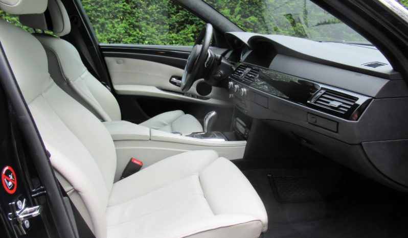 BMW 530i Touring Individual E61 full