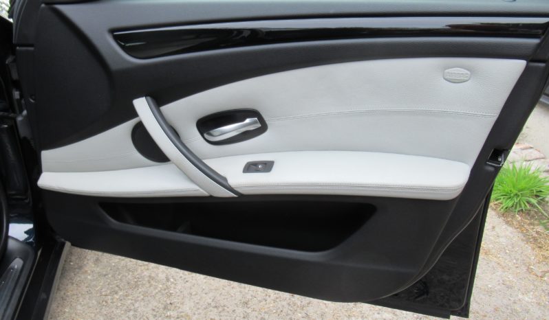BMW 530i Touring Individual E61 full