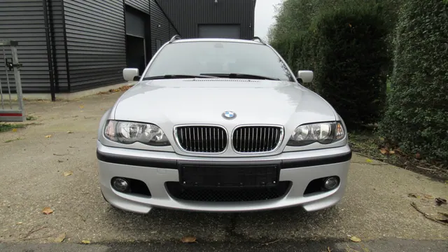 BMW 320i Touring (E46)