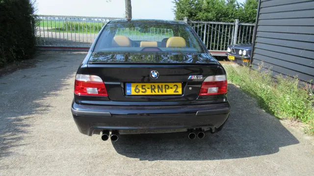 BMW M5 (E39)