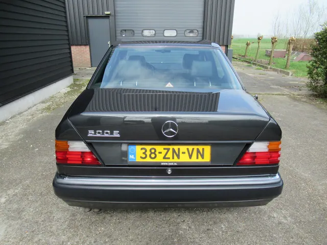 Mercedes-Benz 500E